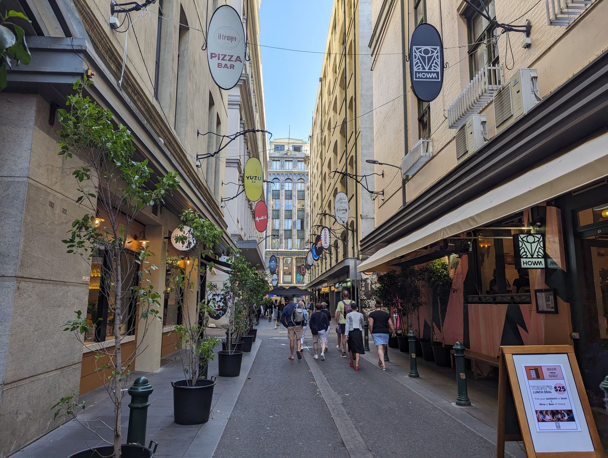 Shopping Melbourne Degraves Street