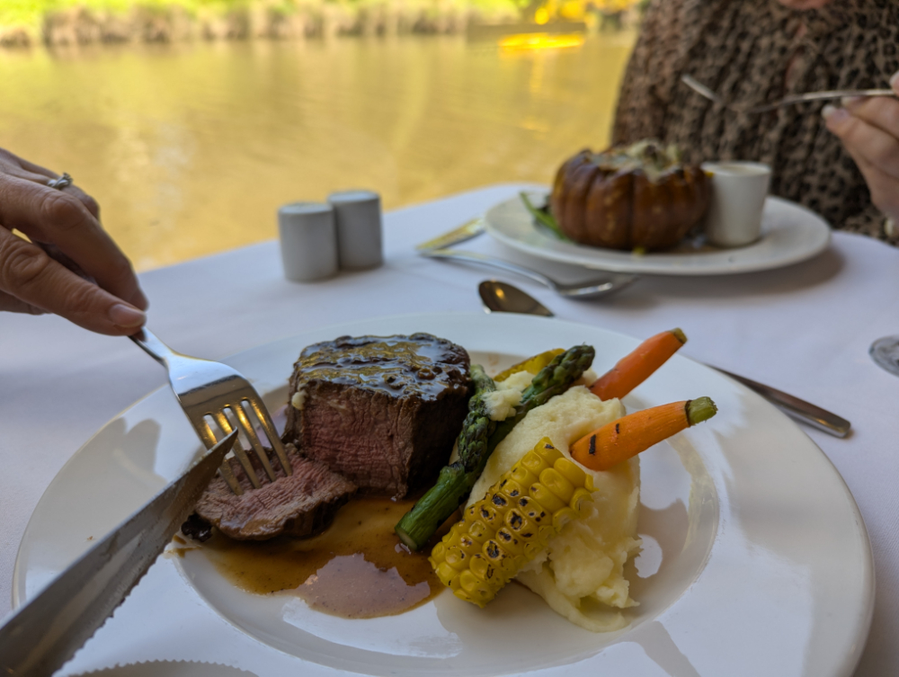 Spirit of Melbourne Lunch Cruise on Melbourne River Cruises