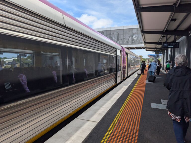 Free weekend travel for seniors in Victoria