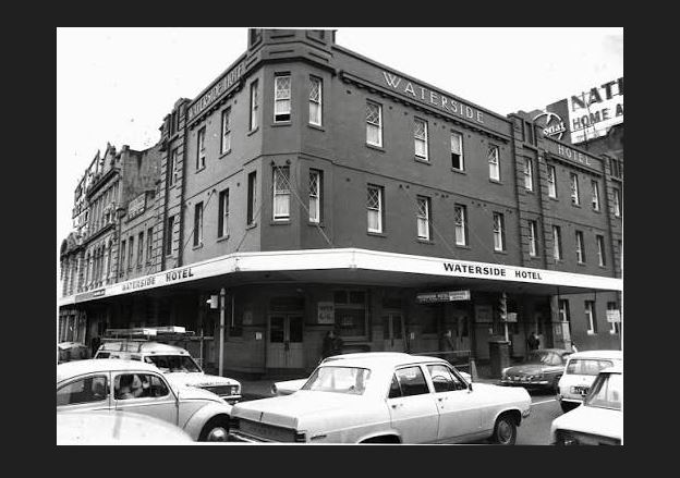 1973. The Waterside Hotel, corner of Flinders and King streets. Source @heraldsunphoto_retro